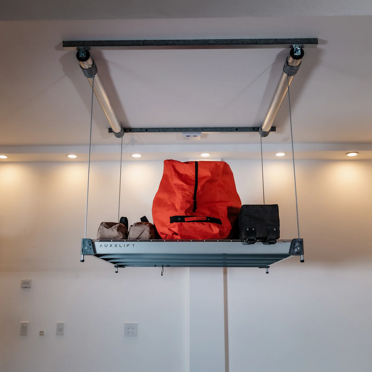 Remote Controlled Heavy Lift By Auxx Lift Upto 600 Lbs Lifting Capacity