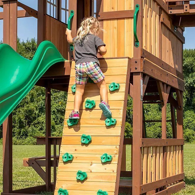 Backyard Discovery Skyfort II Cedar Swing Set/PlaySet