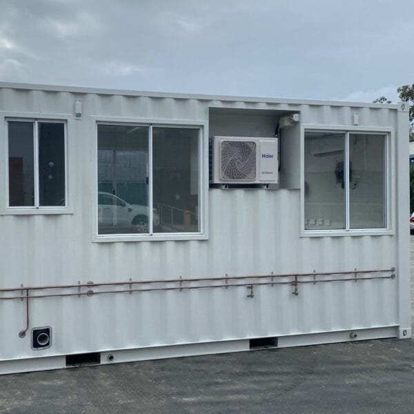 20′ standard single use container with glass windows and AC