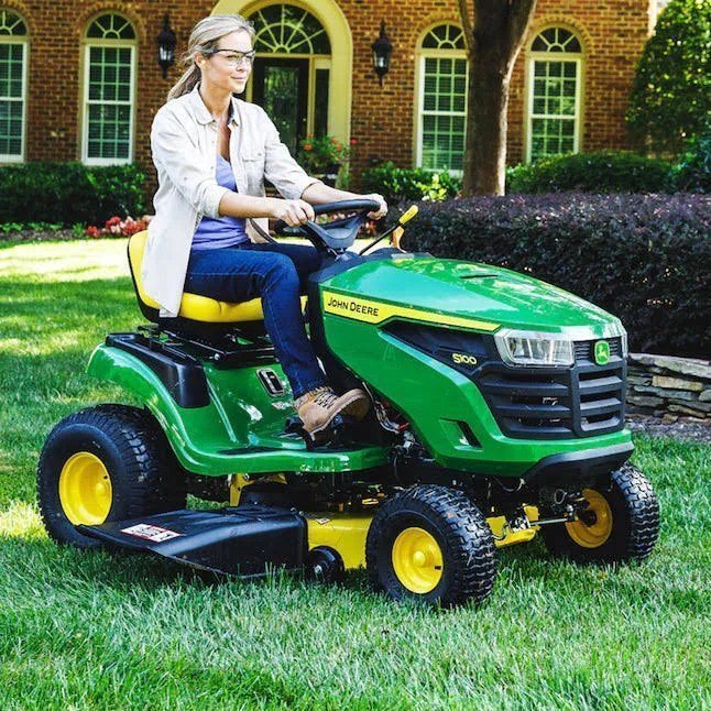 John Deere S100 17.5 HP GAS 42 in. Hydrostatic Riding Lawn Tractor